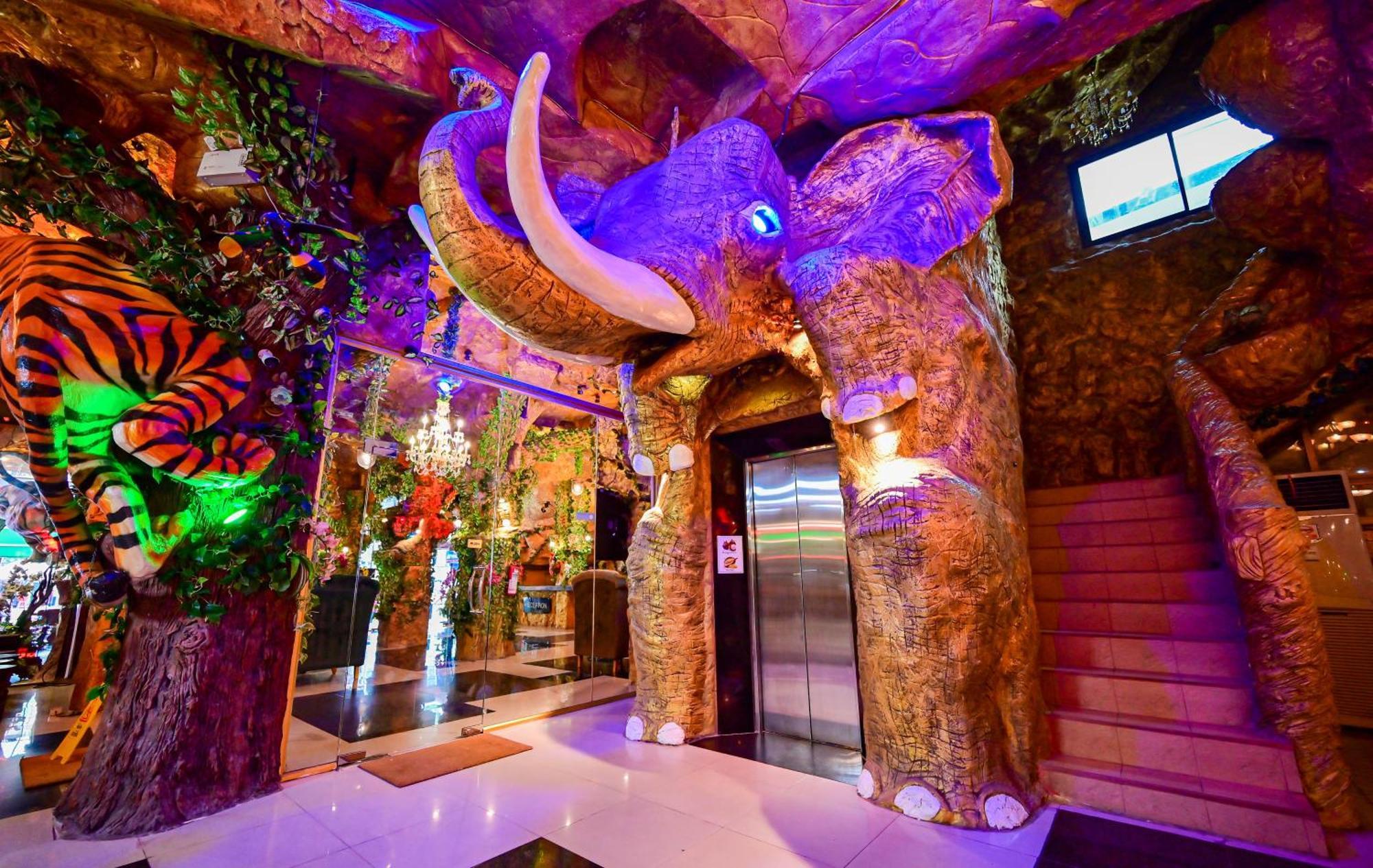 Tiger Complex Hotel Patong 外观 照片