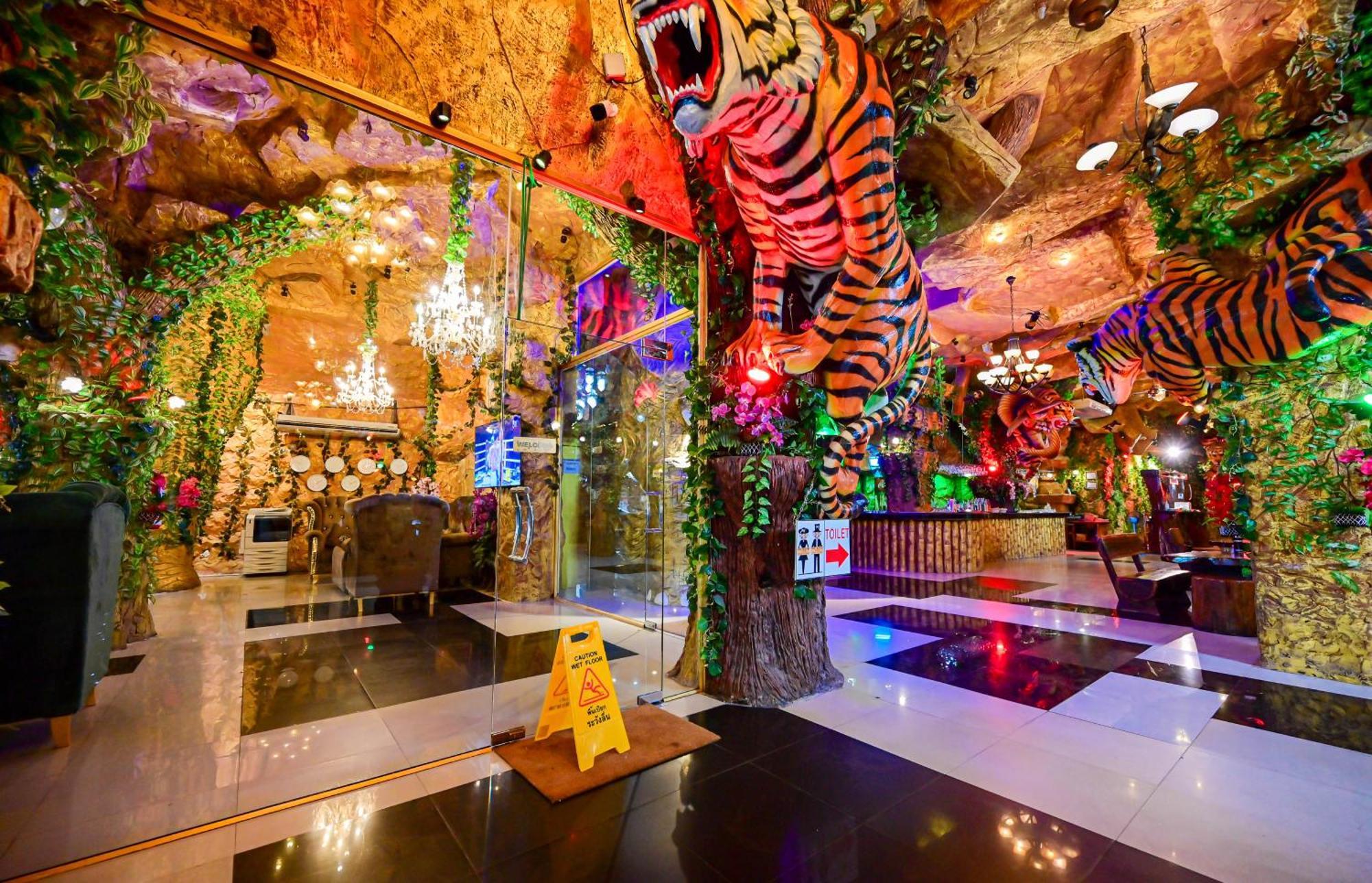 Tiger Complex Hotel Patong 外观 照片